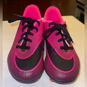 Nike Bravata soccer cleats 3.5Y pink black unisex
